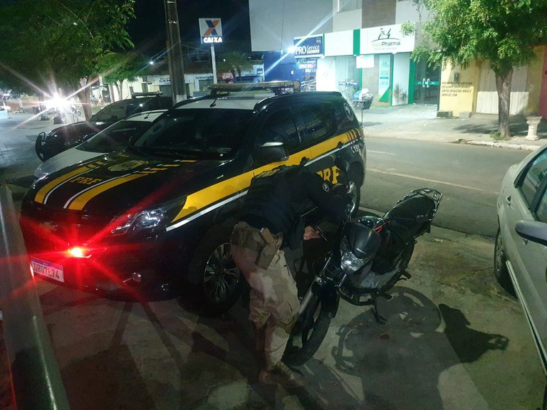 Apreensão de motocicleta clonada em Floriano.