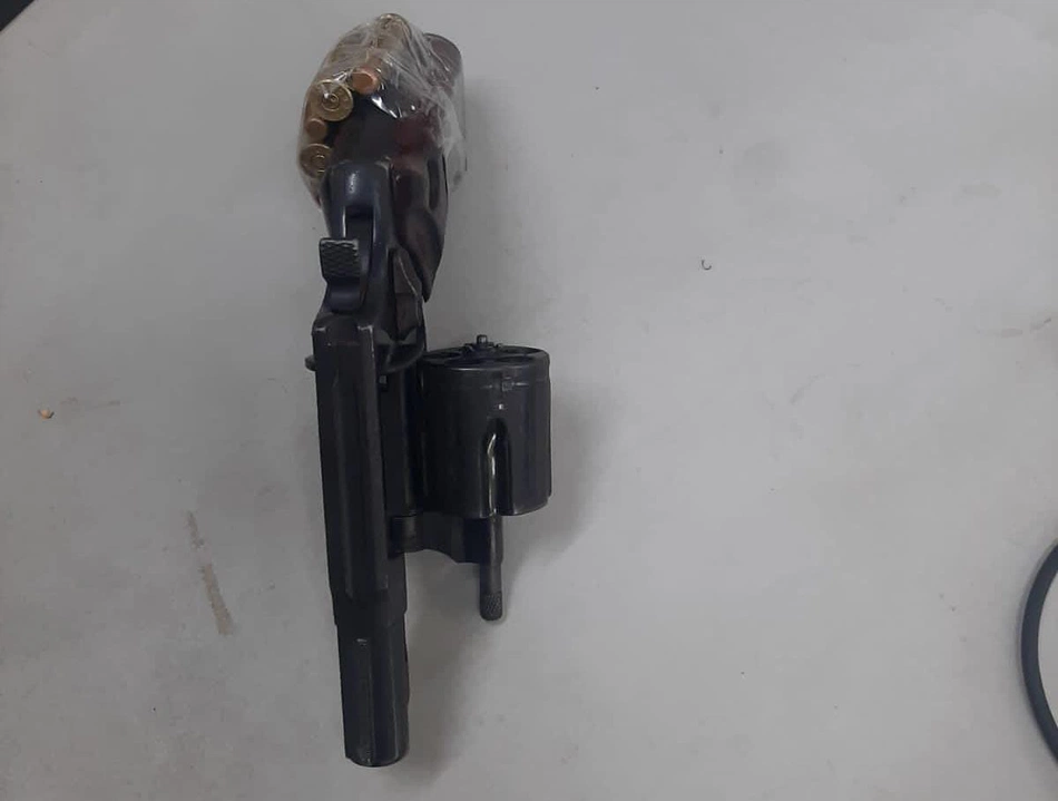 Homem é preso por porte ilegal de arma na zona Norte de Teresina.