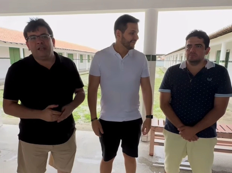Rafael Fonteles visita Cajueiro da Praia.