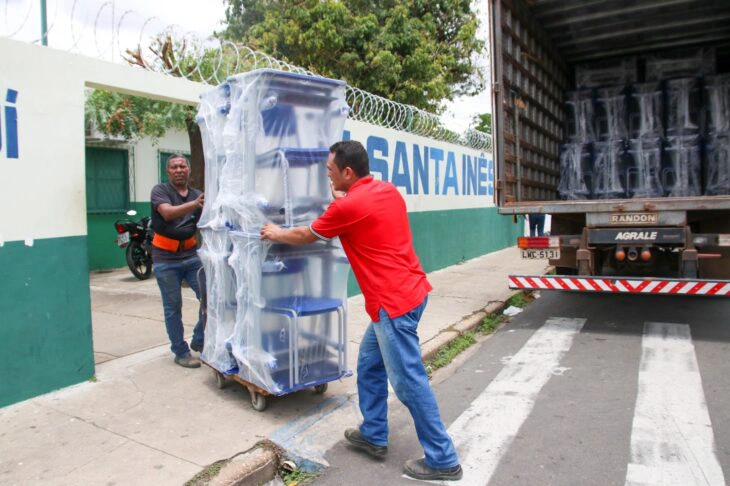 Seduc adquire 25 mil conjuntos de mesas e cadeiras para escolas no Piauí