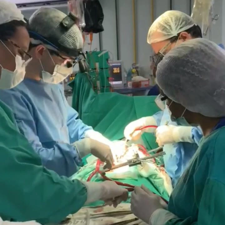 Cirurgia cardíaca realizada no Hospital Getúlio Vargas.
