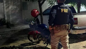 Moto com sinais identificadores adulterados
