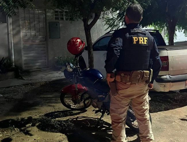 Moto com sinais identificadores adulterados