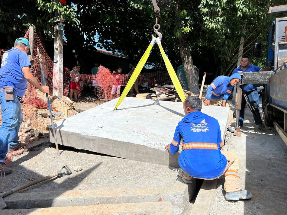 obra da galeria da Avenida Jornalista Josípio