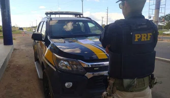 PRF autua caminhoneiro por porte de drogas em Teresina