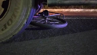 Ciclista fica gravemente ferido em acidente com caminhão em Floriano.
