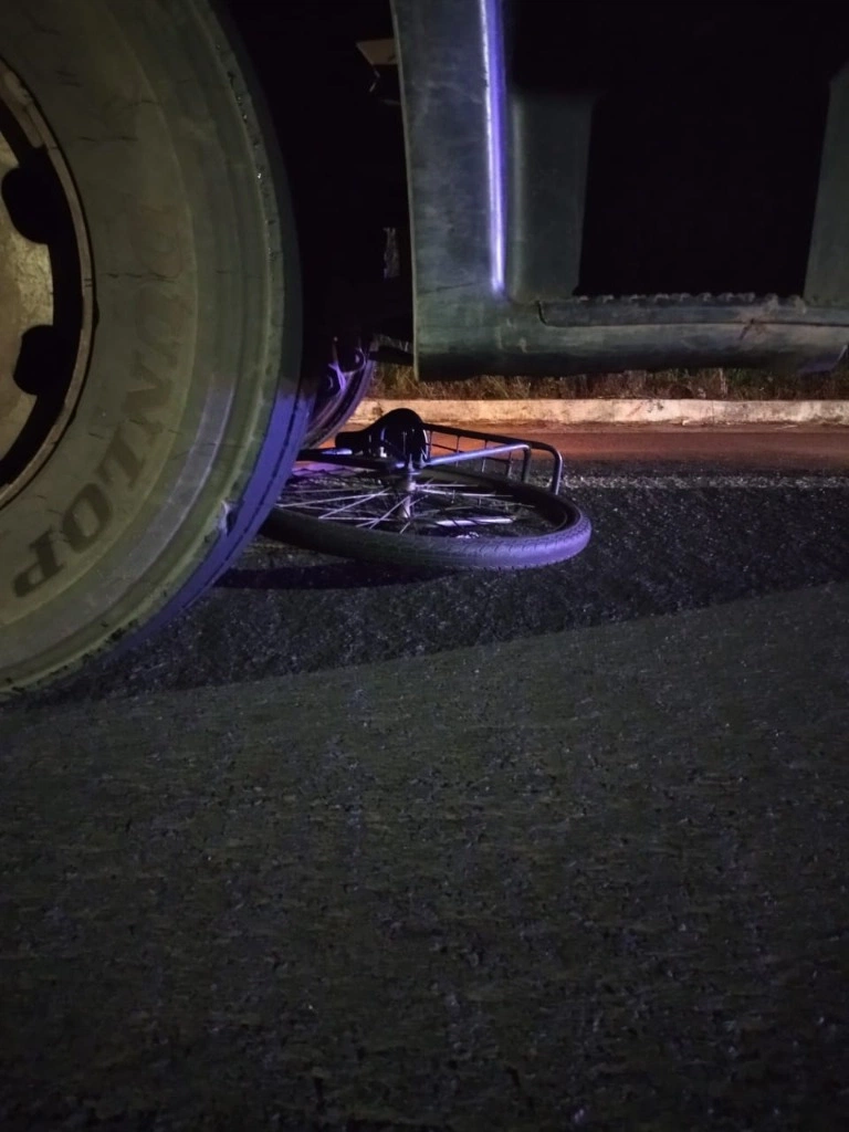 Ciclista fica gravemente ferido em acidente com caminhão em Floriano.