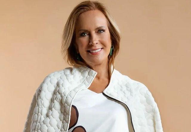 Eterna Garota de Ipanema , Helô Pinheiro