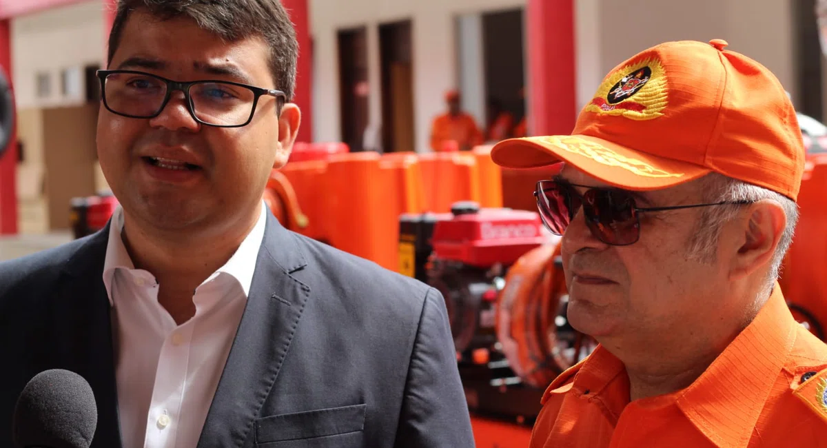 Chico Lucas entrega kits de combate a incêndios ao Corpo de Bombeiros