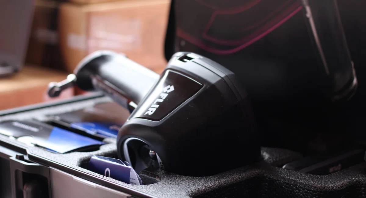 Chico Lucas entrega kits de combate a incêndios ao Corpo de Bombeiros