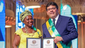 Entrega da medalha Ordem do Mérito Renascença