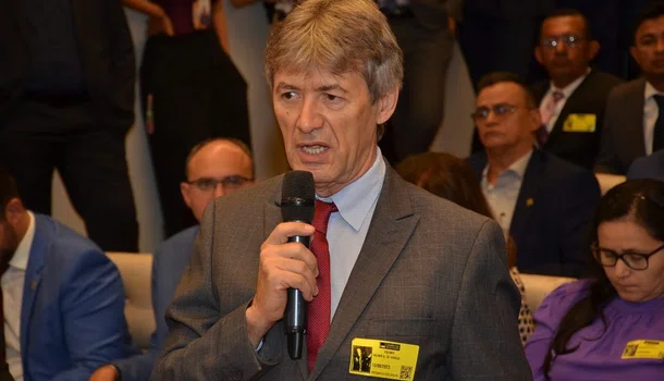 MP investiga ex-prefeito de Dom Expedito Lopes por pagamentos indevidos à nora