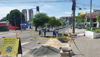 Obra na Avenida de Kennedy.