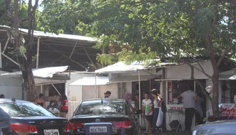 Feira de Livro na praça do Fripsa
