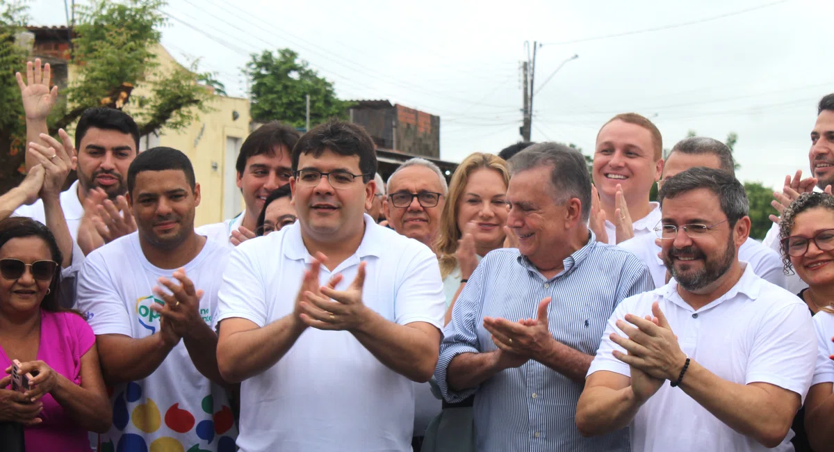Rafael entrega primeira obra do Orçamento Participativo em Teresina.