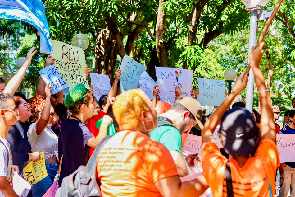 Estudantes da UFPI protestam contra sucateamento da Universidade