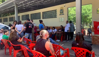 UFPI realiza ato público em defesa da suspensão do calendário acadêmico