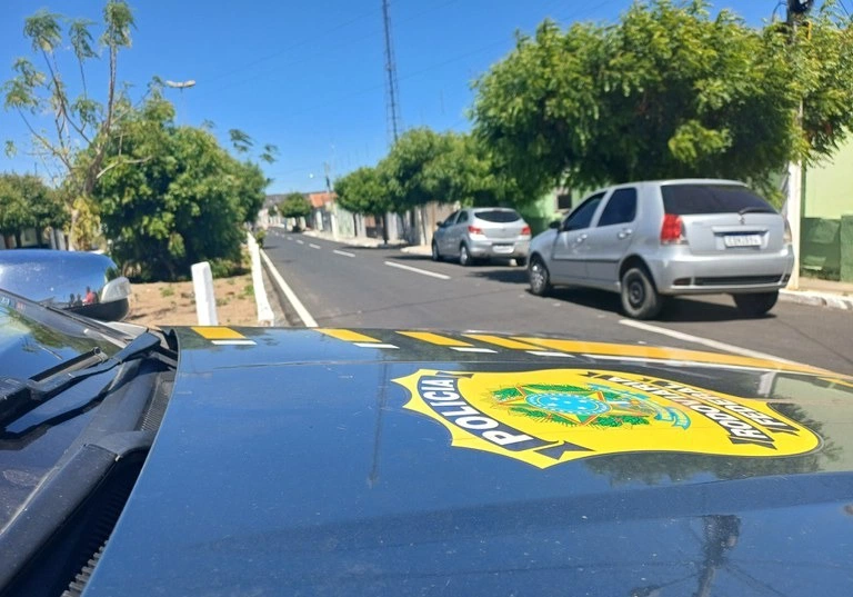 Mulher sequestrada por ex-companheiro no Ceará é resgatada pela PRF no Piauí