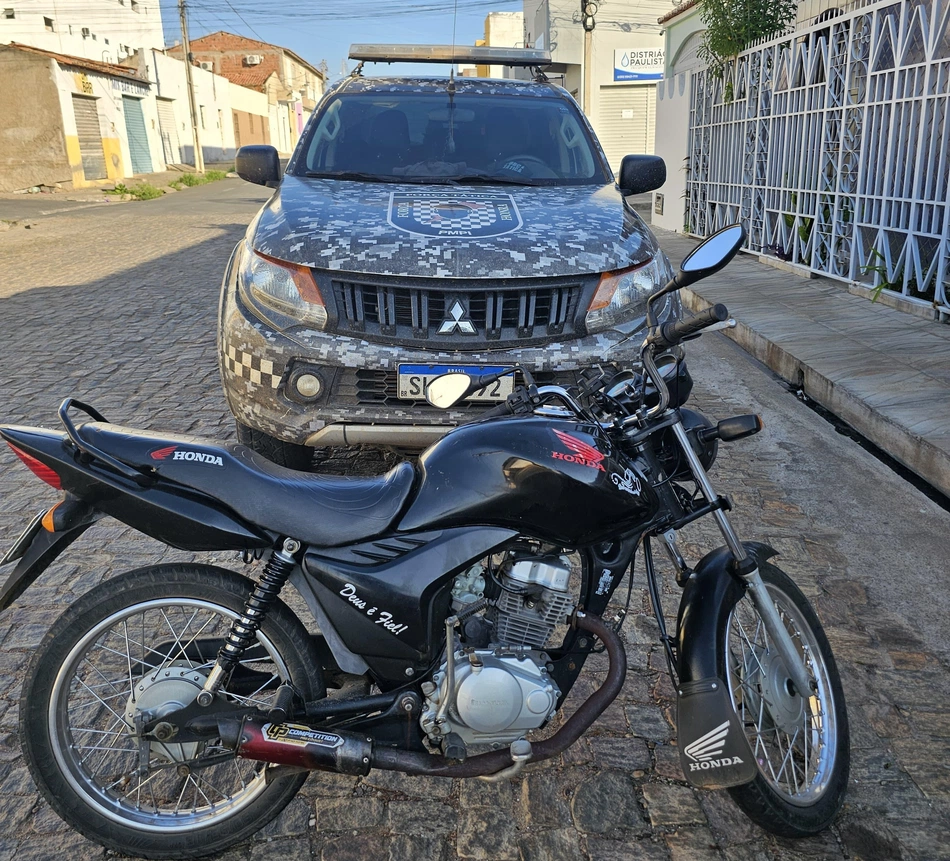Polícia Militar prende motociclista por ‘dar grau’ em via pública na cidade