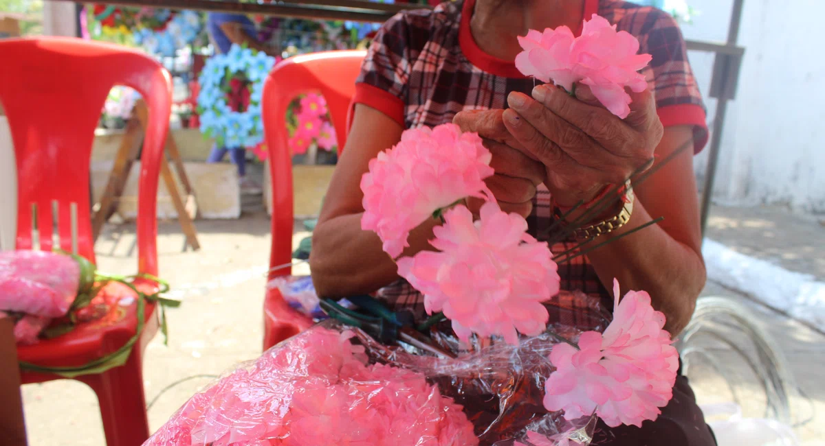 Montagem de coroa de flores