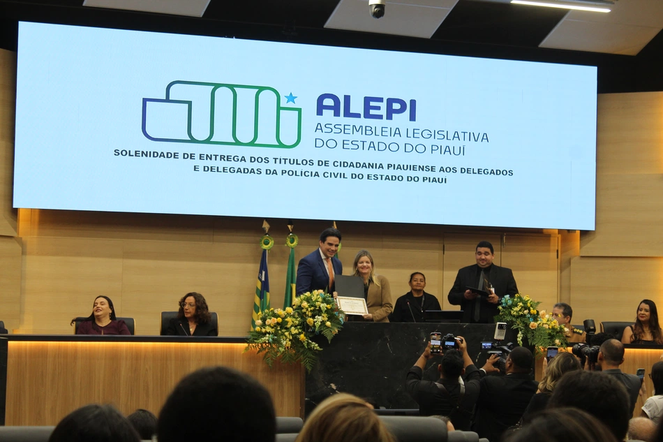 Entrega dos Títulos de Cidadania Piauiense a 14 delegados da Polícia Civil do Piauí.