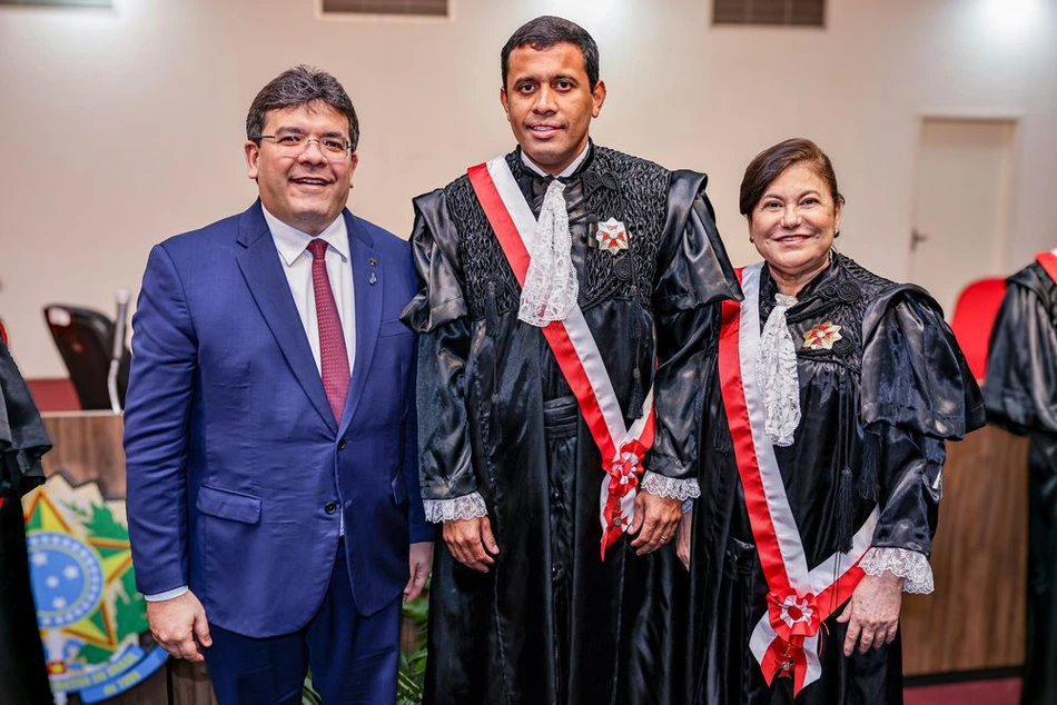 Governador Rafael Fonteles e os des. Téssio da Silva Tôrres e Basiliça Alves da Silva