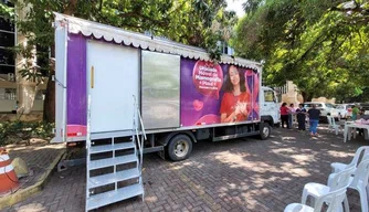 Caminhão de mamografia móvel