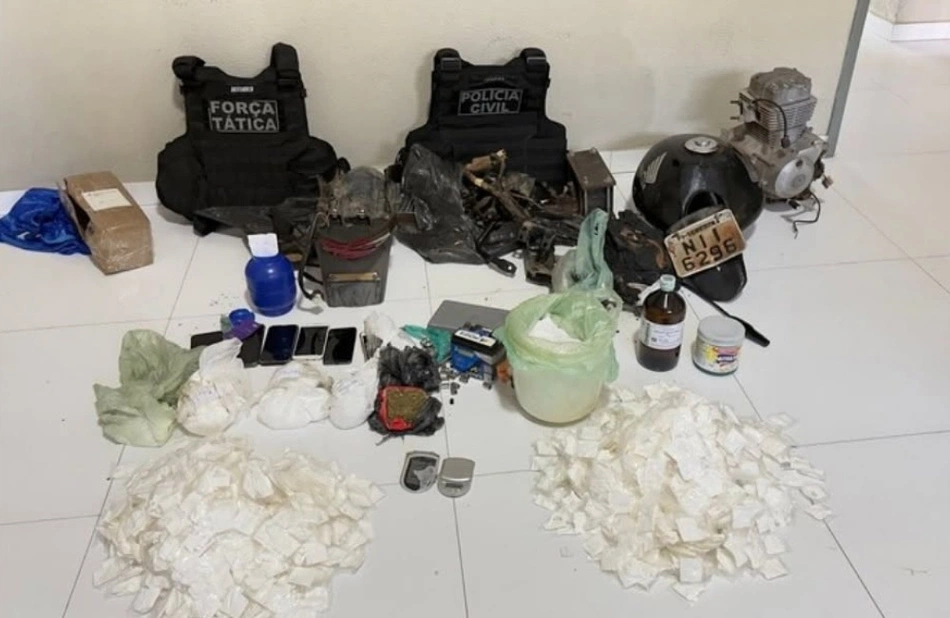 Materiais apreendidos com os suspeitos