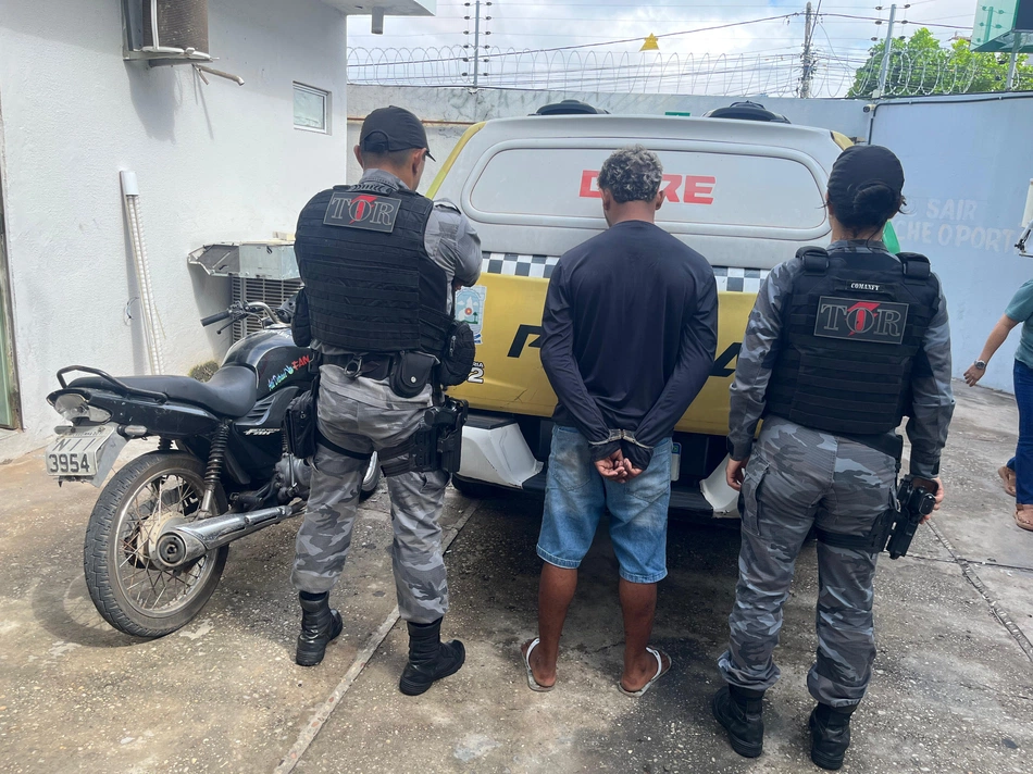 Suspeito preso pela Polícia Militar