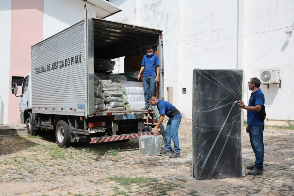 TJPI faz doação de bens não utilizados pelo Judiciário às vitimas das enchentes de Picos