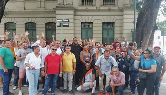 Trabalhadores da limpeza pública paralisam por atrasos salariais