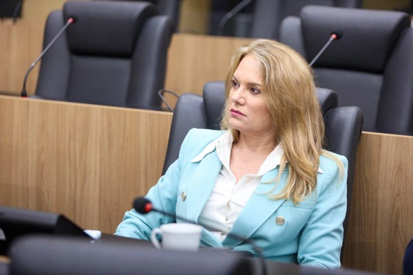CCJ aprova projeto que obriga exibição de vídeos educativos sobre o trânsito