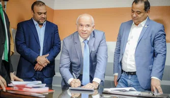 Tiago Vasconcelos toma posse na Assembleia Legislativa do Piauí