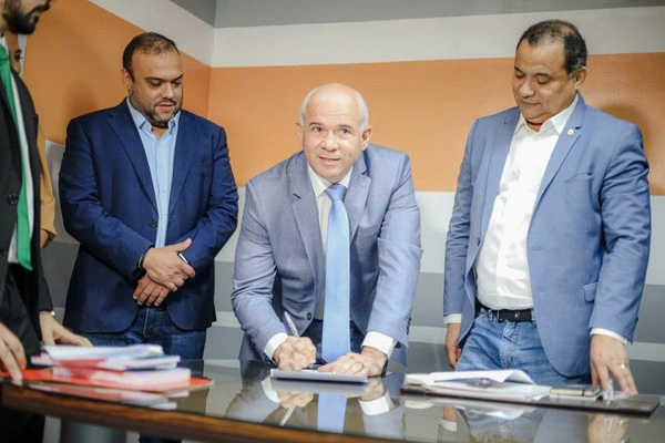 Tiago Vasconcelos toma posse na Assembleia Legislativa do Piauí