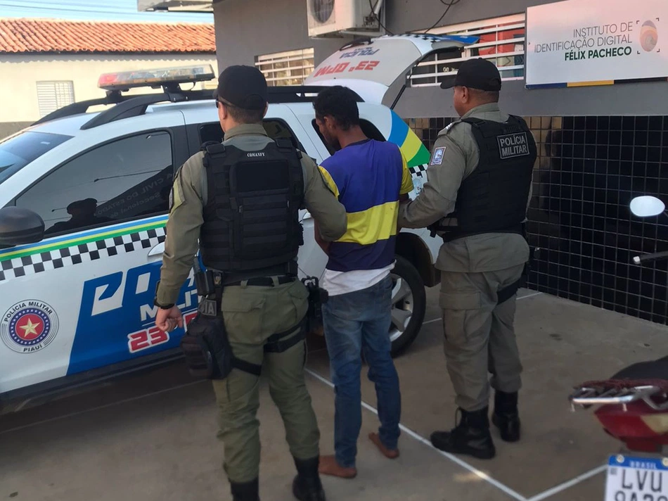 Homem preso realizando manobra do grau em Elesbão Veloso