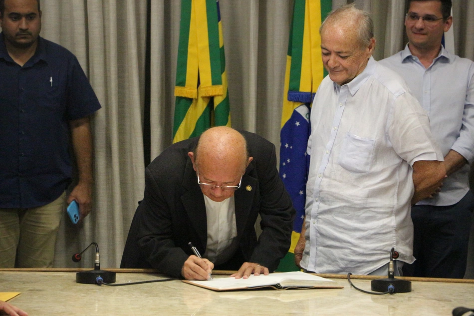 Edson Melo é empossado na presidência da Arsete