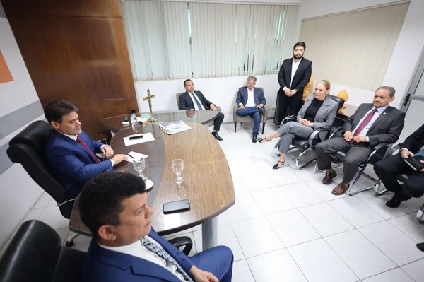 Mesa Diretora da Assembleia Legislativa do Piauí (Alepi) durante reunião