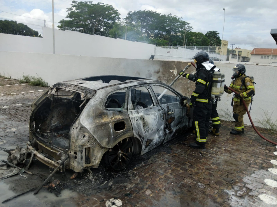 Incêndio de veículos em Teresina