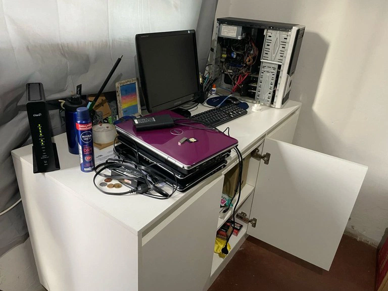 Materiais apreendidos na casa do suspeito