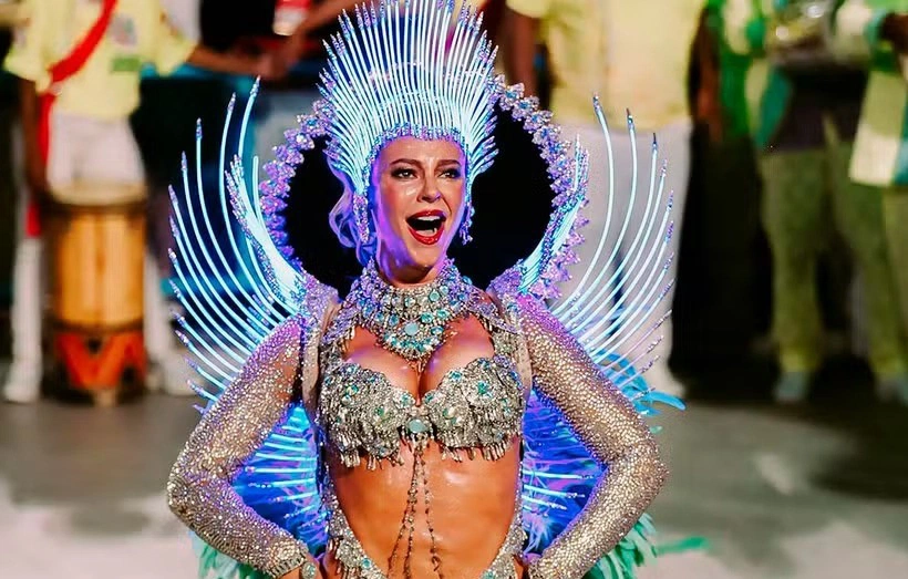 Paolla Oliveira faz post de despedida como rainha de bateria da Grande Rio