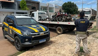 PRF apreende caminhão com 5 motocicletas roubadas