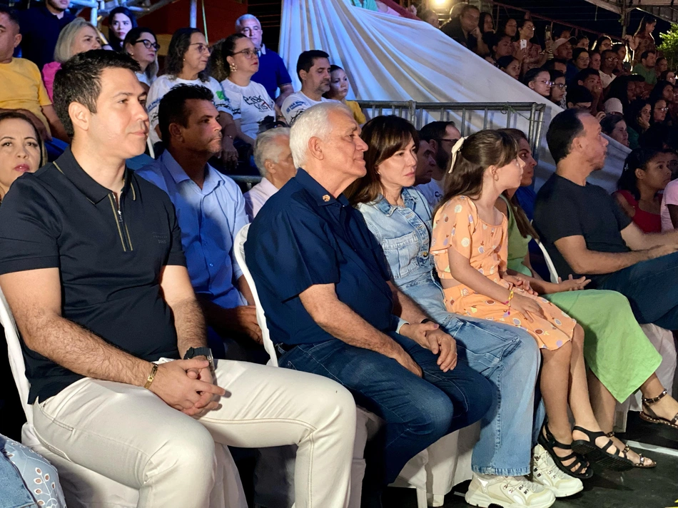 Público prestigia apresentação teatral