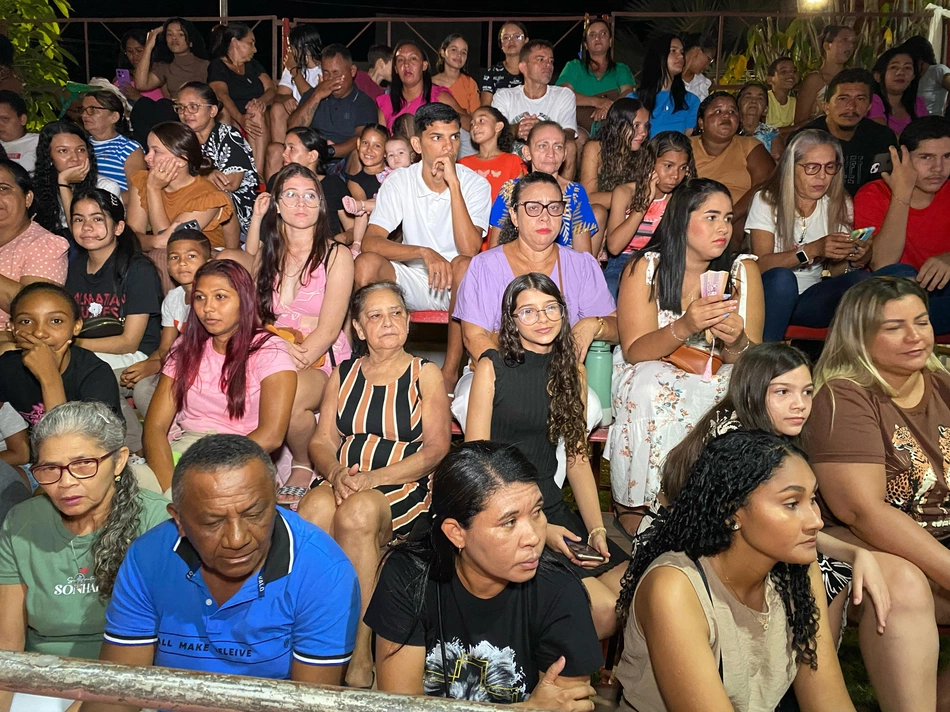 Publico prestigia espetáculo A Paixão de Cristo em Esperantina