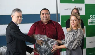 Sejus e Receita Federal entregam 2 mil kts para pessoas em vulnerabilidade social