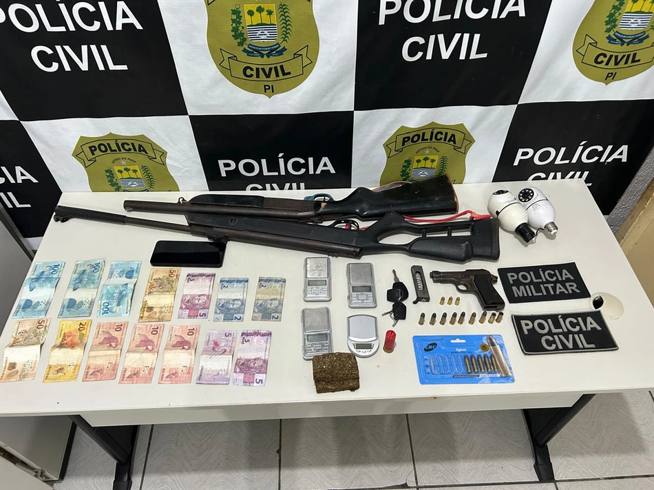 Armas, drogas e dinheiro apreendidos