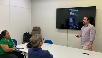 Prefeitura de Teresina testa aplicativo para denúncias de buracos nas ruas.