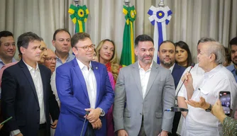 Silvio Mendes empossa novos secretários municipais.
