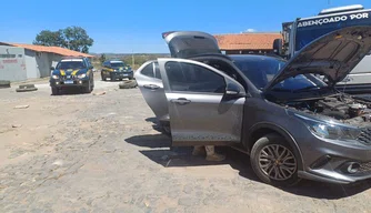 Veículo utilizado pelos suspeitos