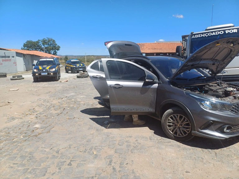 Veículo utilizado pelos suspeitos