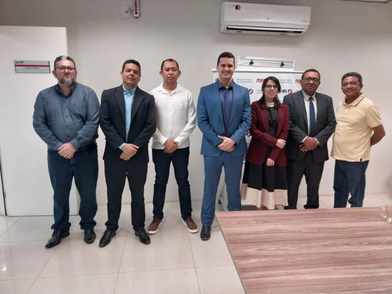Ministério Público assina acordo com Prefeitura de Bom Jesus para criação do Procon